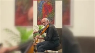 تقدیر از غلامرضا موساییان در کنسرت کارگاهی هنرجویان آموزشگاه موسیقی هزاردستان