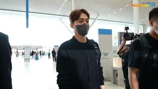 ویدیو ی کامل چن توی فرودگاه در راه لندن