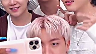 وقتی بی تی اس میخواستن با مگان عکس بگیرن و خیلی هات شده بودن