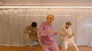 موزیک ویدیو"surfin"از(lee know/changbin/Felix) استری کیدز