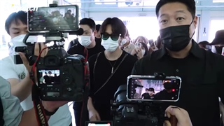 ویدیو منتشر شده از Park Jimin در فرودگاه اینچئون کره جنوبی به مقصد شیکاگو برای فستیوال Lollapalooza | بخش توضیحات