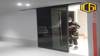 درب اتوماتیک شیشه ای به همراه سیستم کنترل تردد