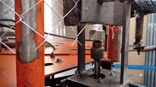 تولید فنس با مفتول گالوانیزه در کارخانه فولاد توفیقی