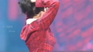 وقتی آیو توی کنسرتش ...(کپشن)