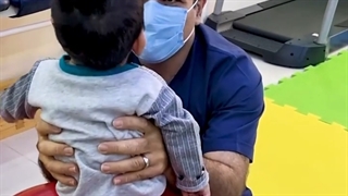 تقویت گردن گرفتن کودک