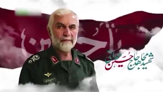 حاج حسین همدانی ایستاده در غبار روکش دندان