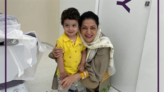 گل پسرمون در حال باد کردن بادکنک قبل ازشروع دندانپزشکی بابیهوشی