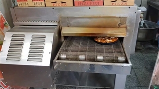 پخت پیتزا با فر ریلی کویر