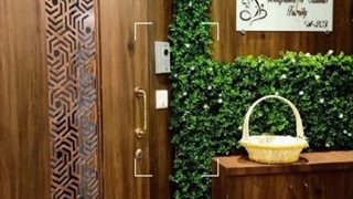 نصب دیوار سبز مصنوعی روی دیوار سنگی