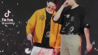 رفتار بی تی اس و اکسو با لایک استیک vs فن ها