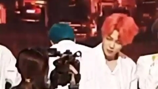 وقتی فیلمبردار از جیمین خجالت کشید xd