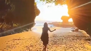 فصل بهار؛ یک یادآوری دوست داشتنی که تغییر واقعا چقدر می تواند زیبا باشد  ****  در این جهان چیزی الهام بخش تر از روزهای بارانی