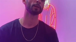 ...لطفا شایعه های بیخود نسازید. کپشن