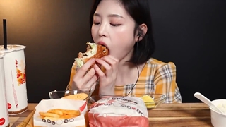 آسمر همبرگر و چیزبرگر دختر کره ای