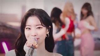 اجرا “Queen of hearts” از توایس