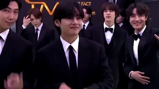 (کپشن) بی تی اس در مراسم  The Fact Music Awards برنده جوایز زیر شد