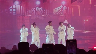 کنسرت انهایپن آهنگ { future perfect <pass the mic } کنسرت شیکاگو [ enhypen concert manifesto ]