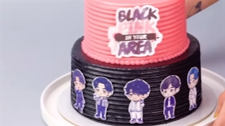 طراحی کیک صورتی