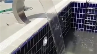 نمونه کار کرتین در استخر