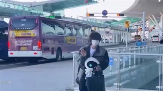 جین کره رو به مقصد آرژانتین برای اجرای آهنگ "the Astronaut" با بند کلدپلی ترک کرد