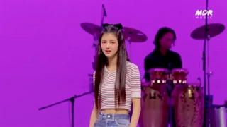 BAND LIVE اجرای لایو و زنده آهنگ HURT از گروه NEWJEANS