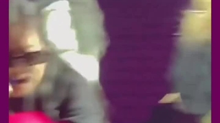 جنی لایت‌استیک یکی از بلینک‌هارو امضا کرد:]