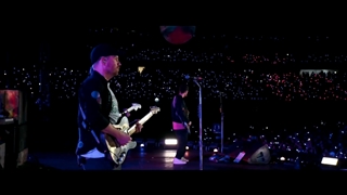 اجرای آهنگ the astronaut از جین هیونگ جذابمون همراه کلد پلی