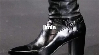 کفش های اعضای بی تی اس