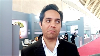 گفتگو با دکتر فرشید مهرشاد معاون امور نمایشگاهی مجموعه شهر آفتاب در آیین افتتاحیه پنجمین نمایشگاه صنایع شیمیایی - بخش اول پیلینگ شیمیایی