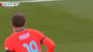 ماجرای زانو زدن بازیکنان انگلیس چیست؟