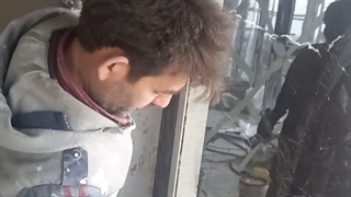 نصب اسلب بر دیوار با چسپ پرسلانی