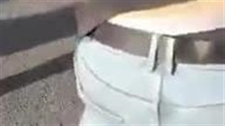 پلیس اسرائیلی با زنی که مدارکش رو نشون نداده اینطوری رفتار میکنه ، جالبه اینا مدعیان حقوق زنان هم هستند!!!!