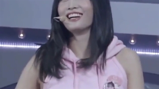 این دنیا یه مومو بهم بدهکارههه