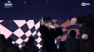 یکم از اجرای more هوسوک در ماما رو ببینیم