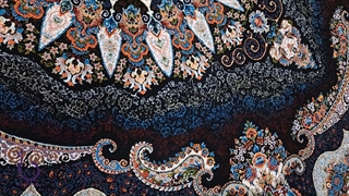 فرش 700 شانه ارزان قیمت - طرح سیرنگ رنگ سرمه ای با تراکم 2100