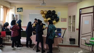 تلاش دانش آموزان دهم حسابداری برای برپایی نمایشگاه مشاغل و روز حسابدار