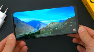 ویدیو جعبهگشایی (آنباکسینگ) گوشی POCO C40