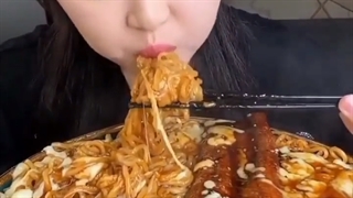 چالش غذای چینی / ای اس ام ار چینی / غذا خوردن چینی / چالش نودل خوری چینی/