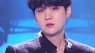 اینجا قشنگ تهیونگ میگه بیا پایین بابا سرمون درد گرفت