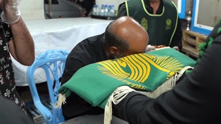 اینجا هدف‌ها مشخص است / در مسیر حسین(ع) و زیر سایه‌ی رضا(ع)، خستگی بی‌معناست