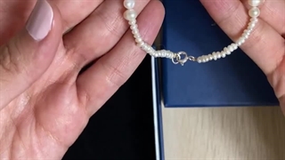 دستبند مروارید اصل پرورشی با قفل نقره کوچک برند الماسین آذر