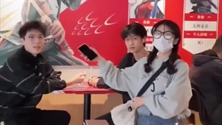 وقتی خودت خجالتی و از دوستت میخوای برات شماره بگیره ><