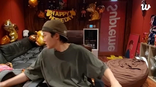 لایو تولد جیهوپ BTS همراه زیرنویس فارسی آنلاین ( 31 سالگی جیهوپ) همراه زیرنویس فارسی آنلاین ♡♡ کپ