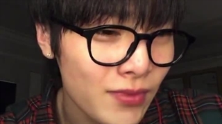 کامنت:رپ بلدی؟/I.N: رپ؟ بلد نیستم. اگه شروع کنم یاد بگیرم، اون وقت هان و چانگبین هیونگ به خطر میفتن!