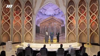 حمایل نشانه خادمی علمدار کربلا بر سینه پیشکسوت قرآنی حاج عباس سلیمی