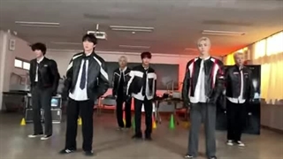 چالش SF9 با اهنگ LOVE RACE...