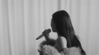 اجرای لایو اهنگ Start a War از جنی