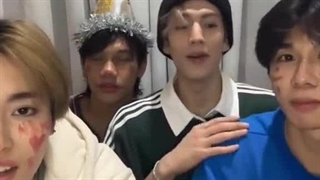 وقتی ترکیبی از ایرانی ژاپنی باشی همینه  میخواد به بقیه فارسی یاد بده که خودش پی میبره فارسی ش خوب نیست ،هیکارو ،کاپشن