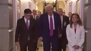 فروپاشی مهاجرت ایالات متحده؟ قوانین کارت سبز ترامپ برای سال ۲۰۲۵ جهان را شوکه کرد!